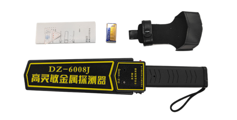 手持金屬探測(cè)器主機(jī)*1 9V 方塊電池*1 皮套*1 說(shuō)明書*1 合格證*1